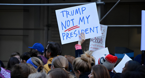 Trump promette 5.000 dollari se il GOP vince le Midterm